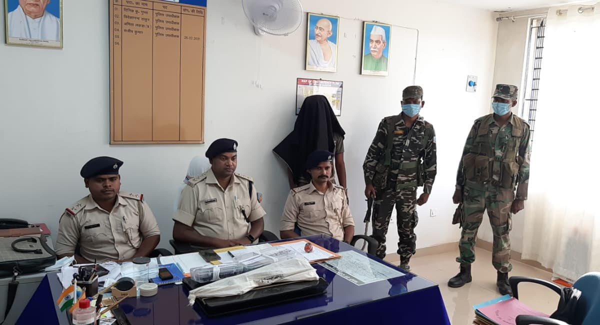 बड़ी घटना को अंजाम देने की योजना बना रहे हजारीबाग के गोसी बांस जंगल में अपराधी गिरफ्तार, कई असलहे बरामद