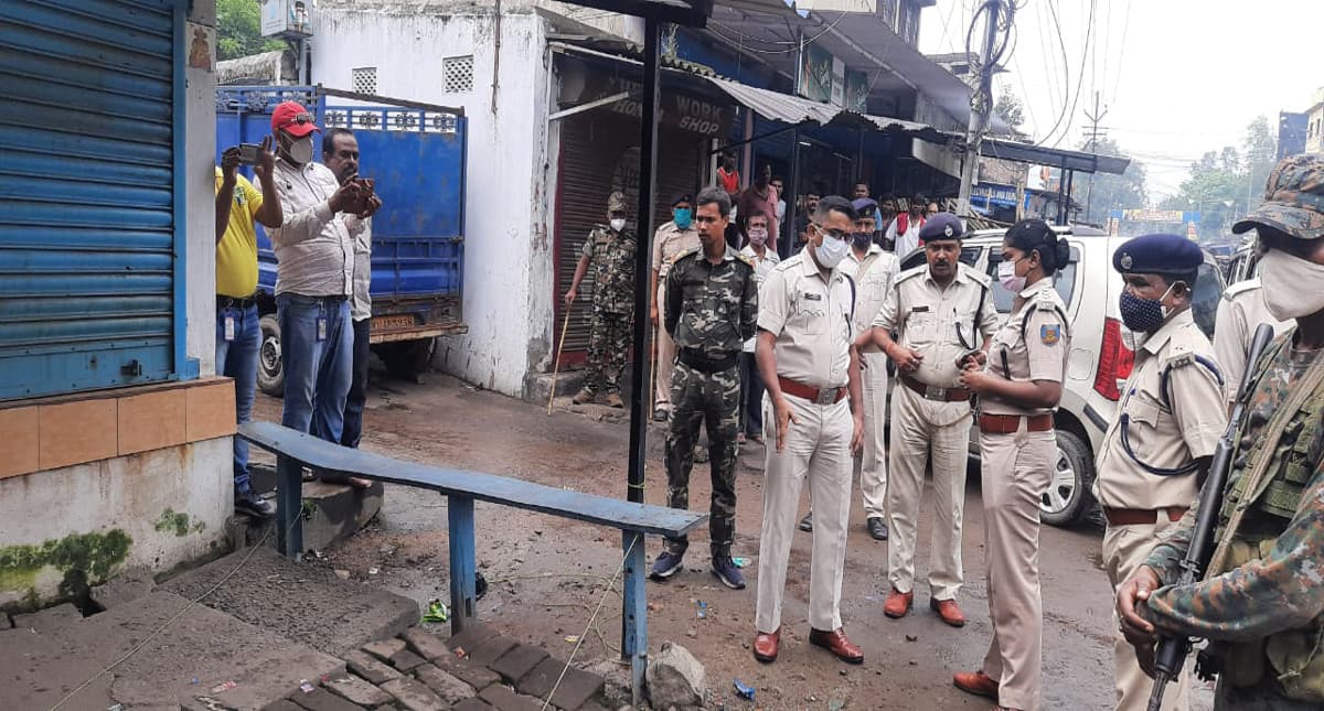 धनबाद का कतरास इलाका पुलिस छावनी में हुआ तब्दील, ग्रामीण एसपी कर रहे हैं मॉनिटरिंग, रौनक- रोहित पर केस दर्ज