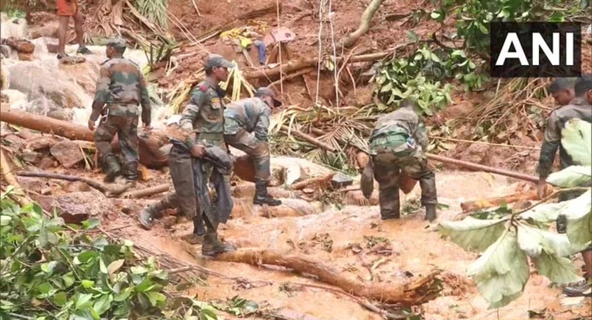 केरल में भारी बारिश से हुए भूस्खलन से 15 की मौत, बचाव कार्य के लिए एनडीआरएफ की टीम तैनात
