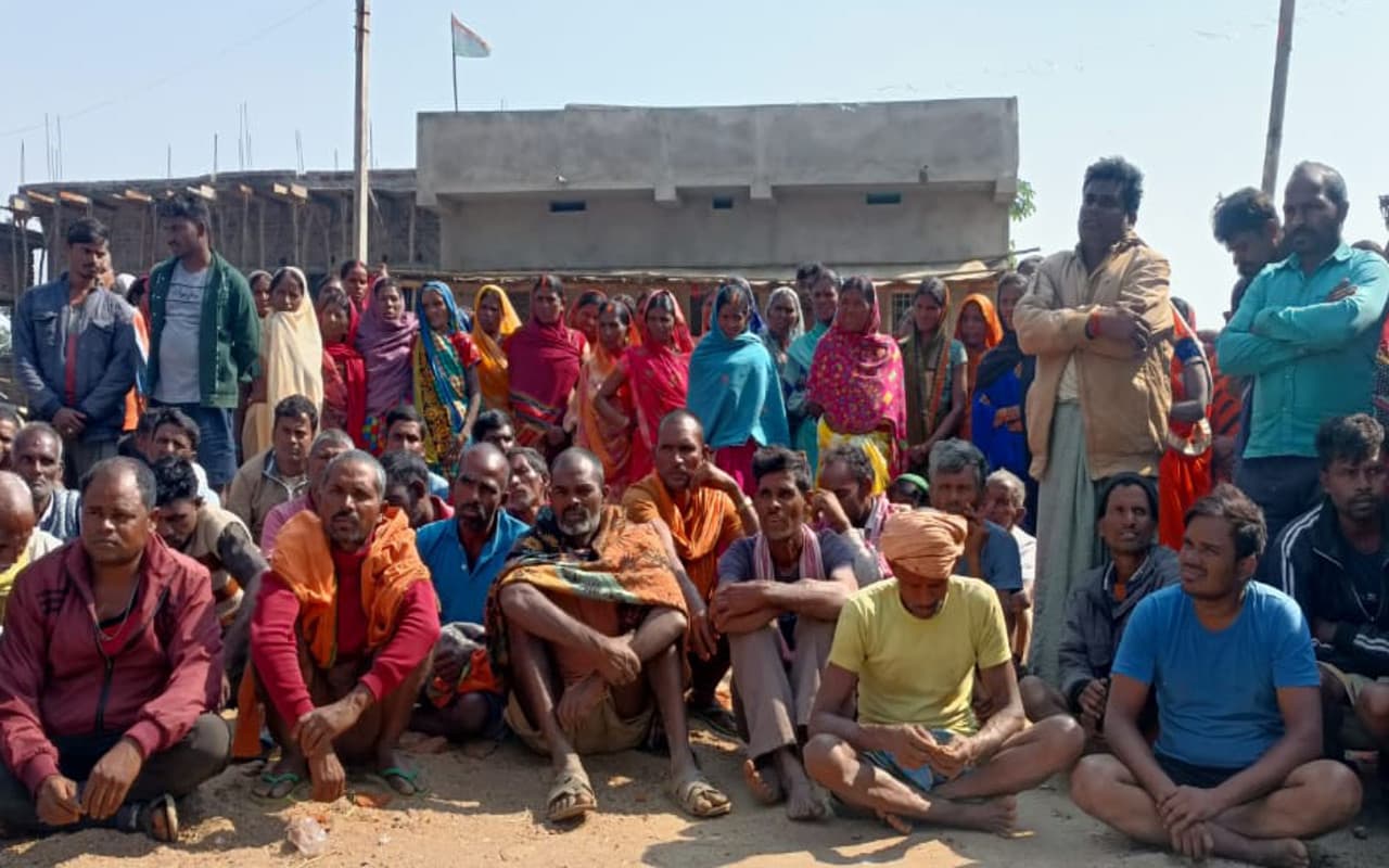 हजारीबाग के केरेडारी में कार्डधारियों को 19 माह से नहीं मिला राशन, इस महिला समूह पर लगा गंभीर आरोप