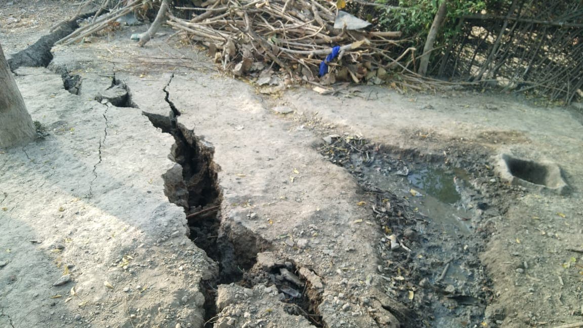 कोरोना संकट के बीच झारखंड में भू-धंसान से कई घर क्षतिग्रस्त, जमीन में पड़ी दरार