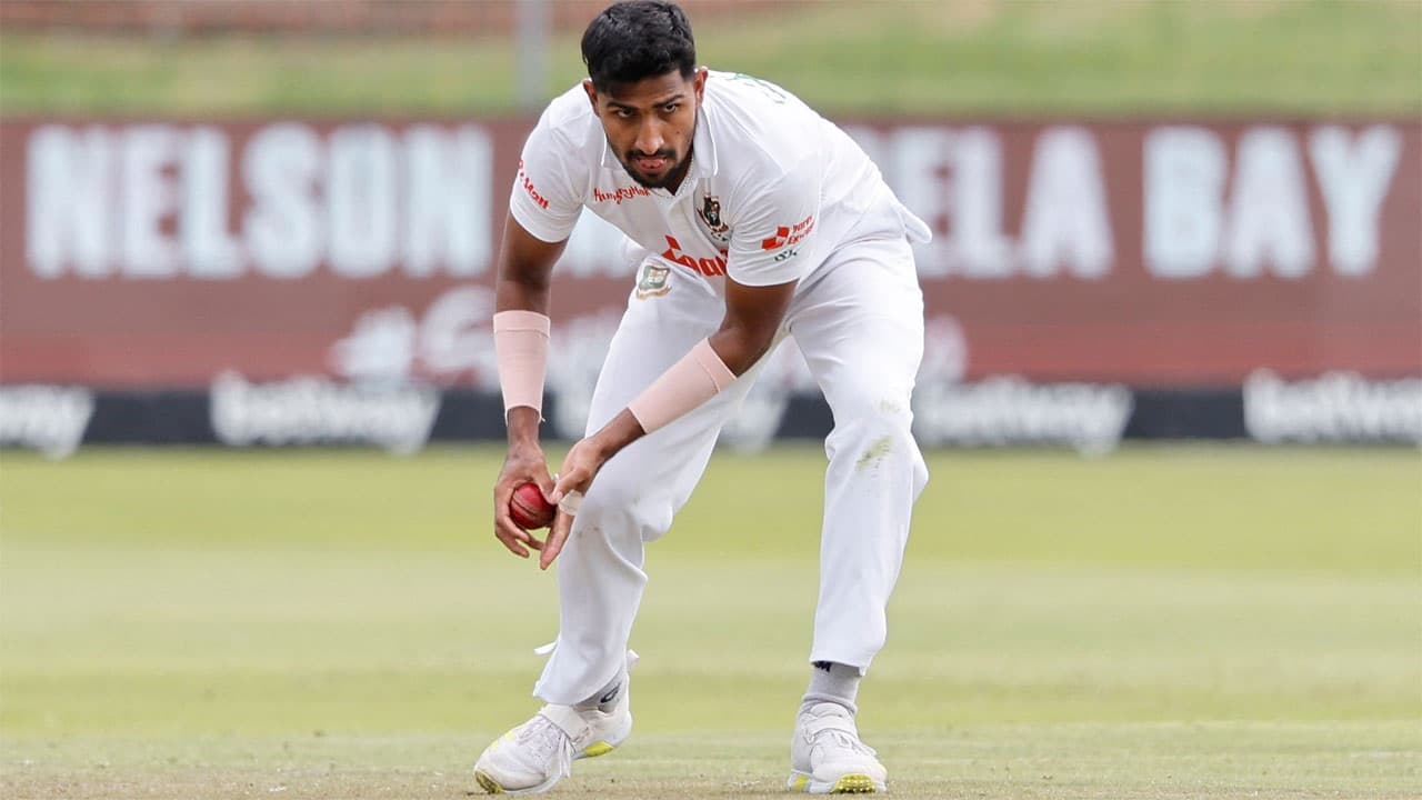 Bangladesh vs South Africa: बांग्लादेश के गेंदबाज खालिद अहमद पर चला आईसीसी का डंडा, ठोका भारी जुर्माना