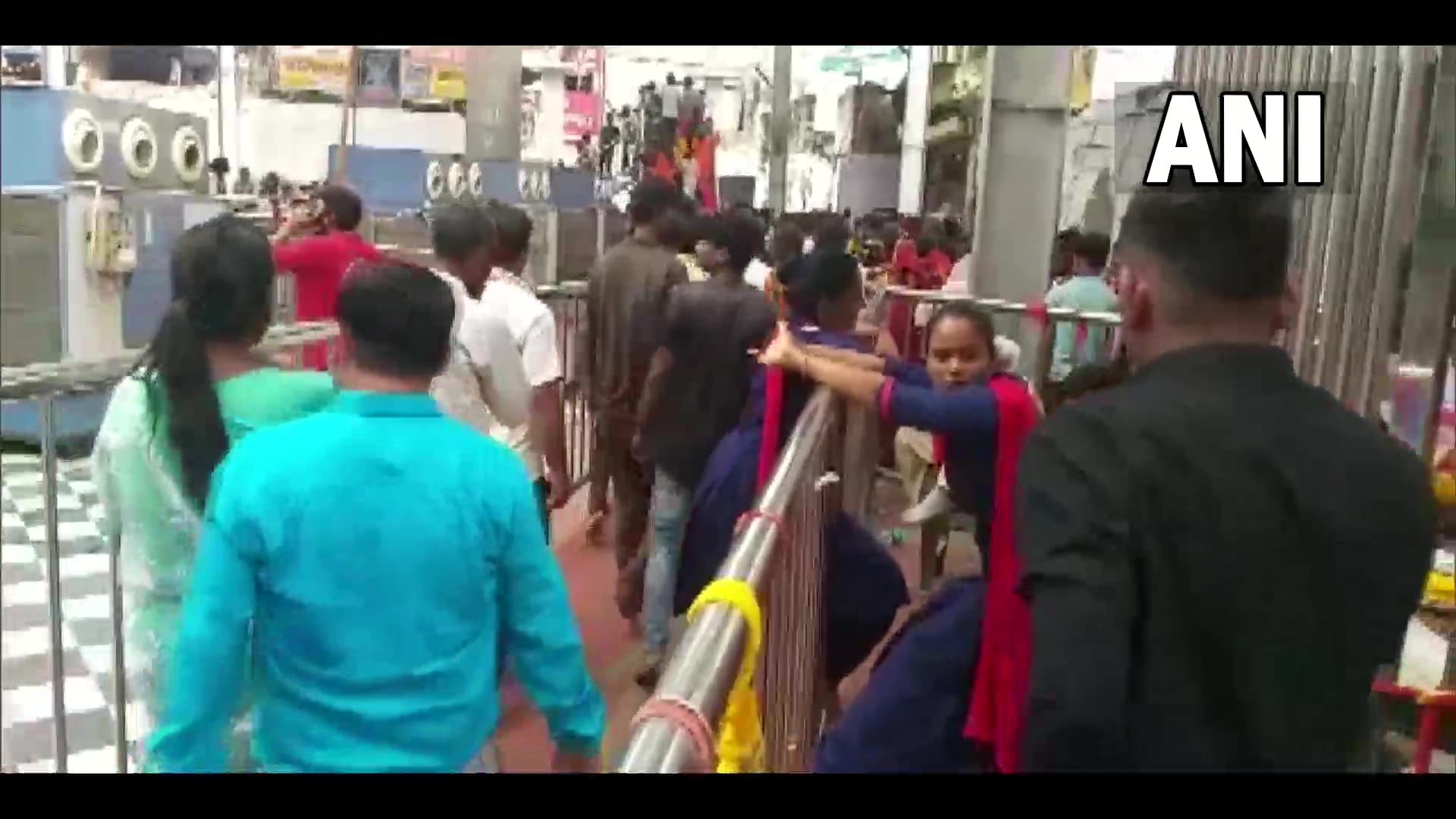 Rajasthan News: सीकर में खाटूश्यामजी के मेले में भगदड़, 3 महिलाओं की मौत Rajasthan News: सीकर में खाटूश्यामजी के मेले में भगदड़, 3 महिलाओं की मौत