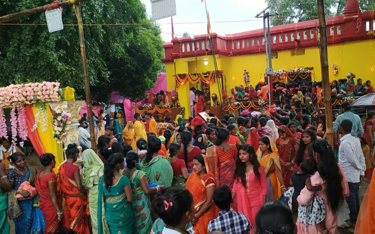 Durga Puja: गुमला के खोरा दुर्गा मंदिर में भक्तों की मनोकामना होती है पूरी, विजयादशमी में लगता है मेला