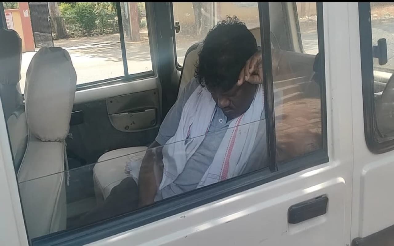 NCERT के प्रोफेशनल असिस्टेंट ख्रीस्तोफर कुजूर से बस में नशीला पदार्थ सुंघाकर छिनतई, रांची से जा रहे थे गुमला