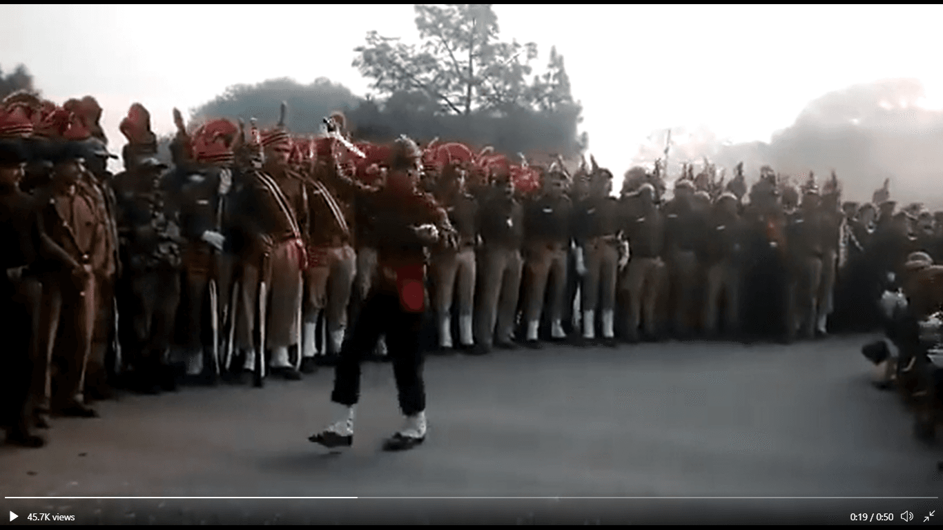 सेना के जवान का लाजवाब खुखरी डांस, फैन हुए लोग, यहां देखिए शानदार वीडियो