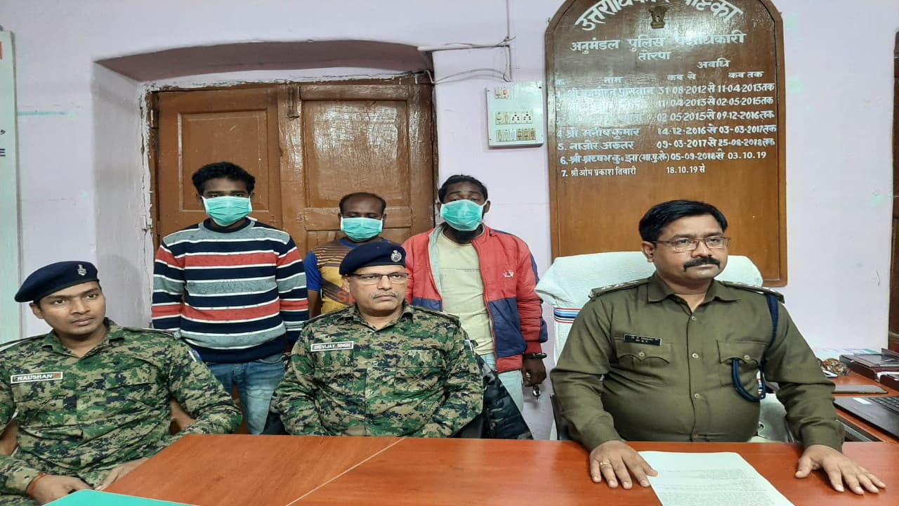 Jharkhand news: खूंटी के रनिया में नक्सली पोस्टर चिपकाने के मामले में 3 युवक गिरफ्तार, गया जेल