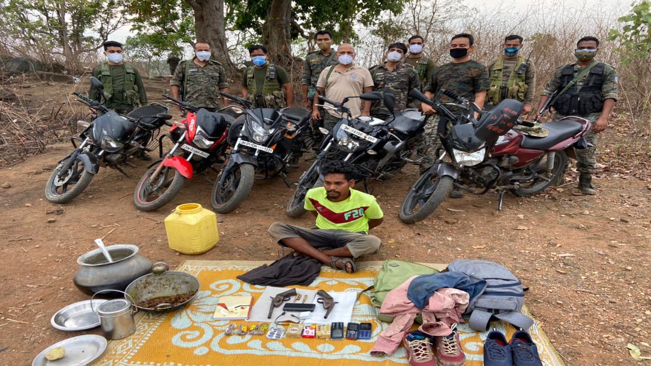 खूंटी के रनिया में पुलिस- नक्सली मुठभेड़, एक नक्सली गिरफ्तार, कई सामान बरामद