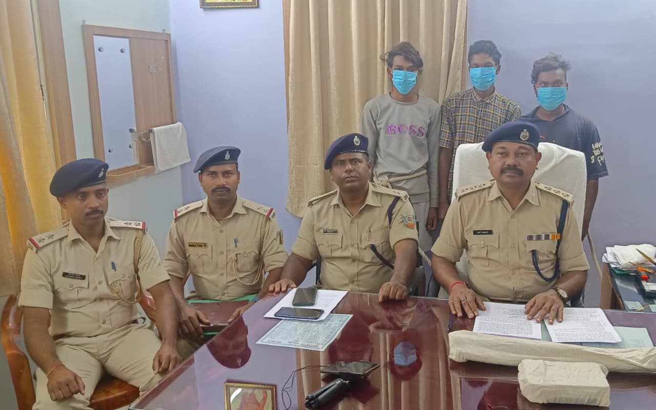 Jharkhand News: खूंटी के रूबुआ बीरडीह में ग्राम प्रधान सहित 2 की हत्या मामले का खुलासा, 3 आरोपी गिरफ्तार