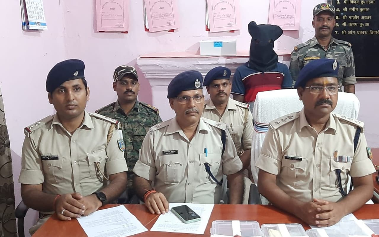 झारखंड : दिनेश गोप का सहयाेगी नीलांबर गोप खूंटी के रनिया से गिरफ्तार, असलहे भी बरामद