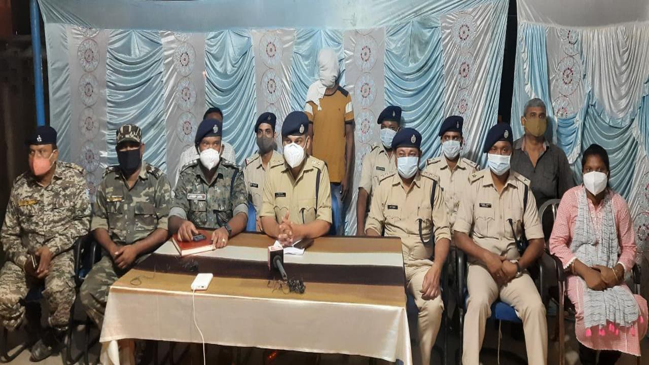Jharkhand Crime News : खूंटी में सामूहिक दुष्कर्म मामले में SIT ने एक आरोपी को किया गिरफ्तार, दो अब भी फरार, स्कूटी और बाइक बरामद
