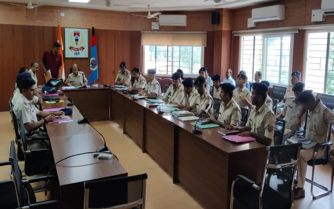 Jharkhand Crime News: खूंटी के चिह्नित 7 आरोपियों पर लगेगा CCA, क्राइम मीटिंग में एसपी ने दिए निर्देश