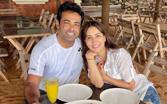 टेनिस स्टार लिएंडर पेस को डेट कर रही हैं 'मोहब्बतें' एक्ट्रेस किम शर्मा? रोमांटिक तसवीरें वायरल