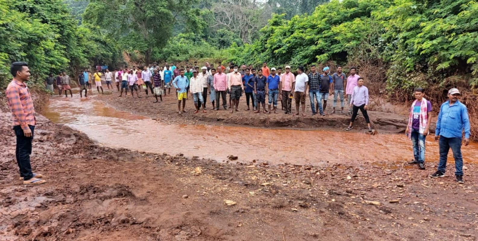 लाल पानी से त्रस्त सारंडा के आधा दर्जन गांव के लोगों का टाटा स्टील लांग प्रोडक्ट के खिलाफ आर-पार की लड़ाई का एलान
