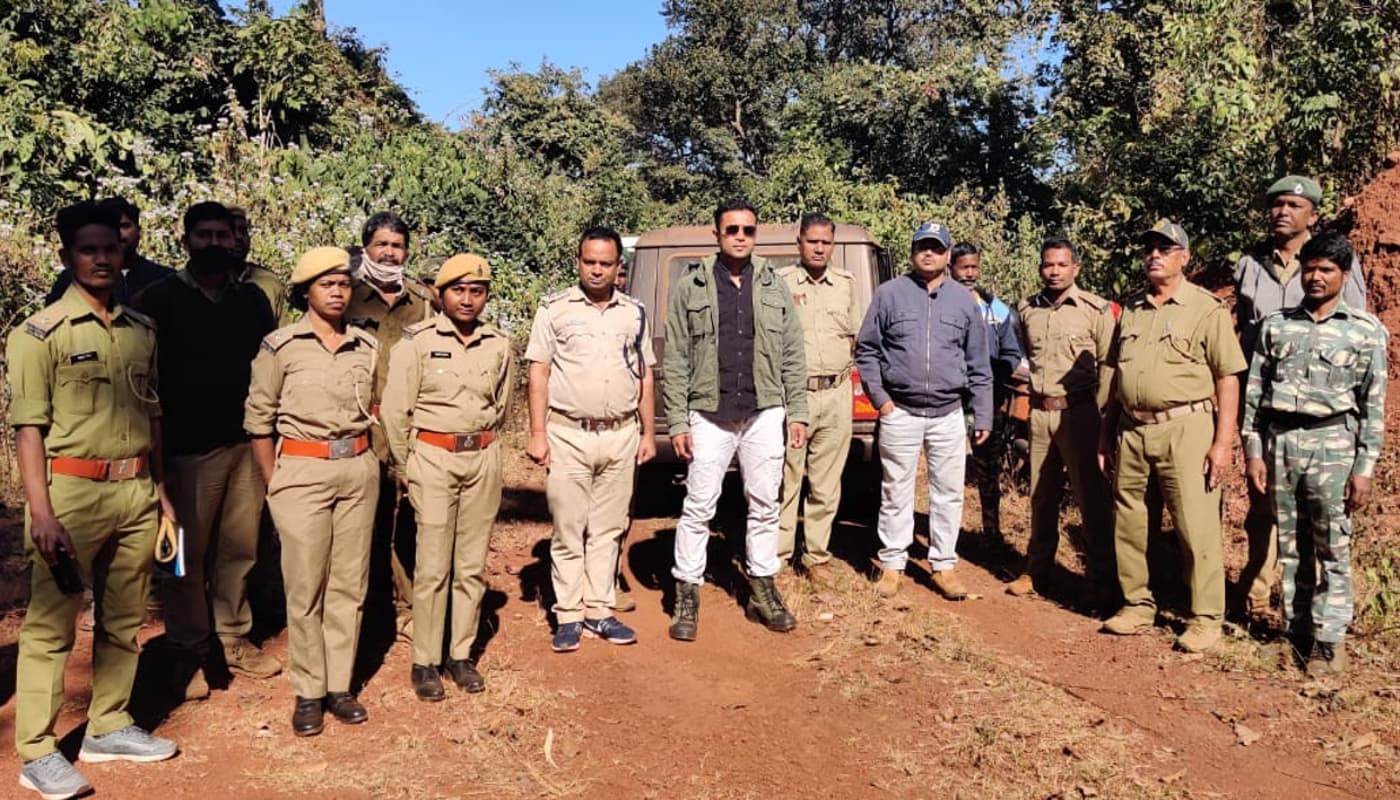 Jharkhand News: सारंडा में जंगल एवं वन संपदा की सुरक्षा के लिए शुरू हुआ गश्ती अभियान