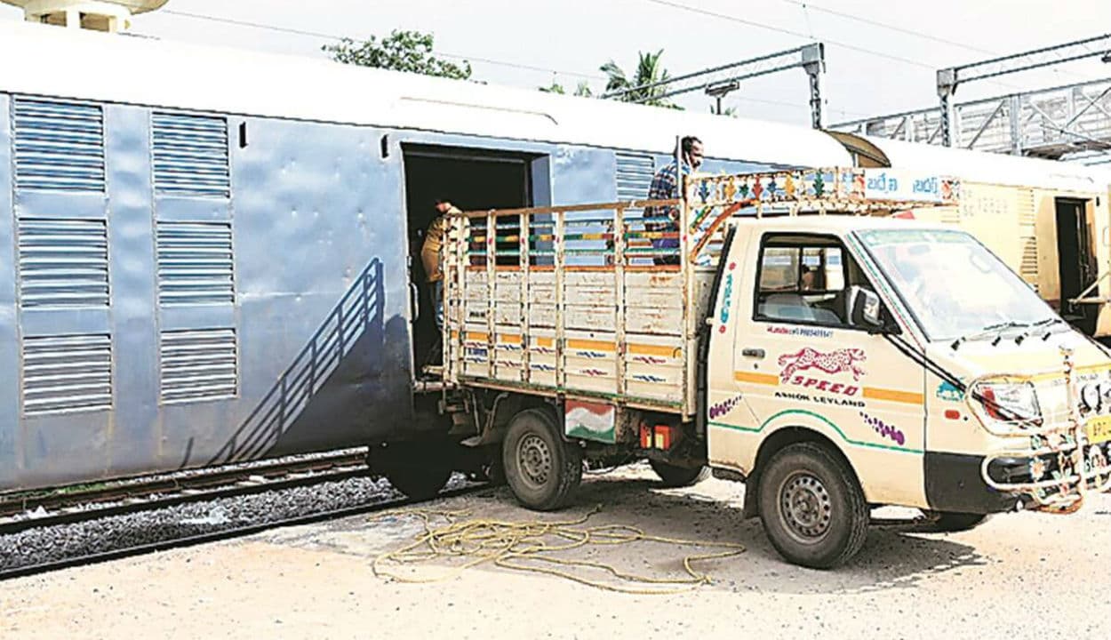 Kisan Rail : फार्मर्स के लिए फायदेमंद साबित हो रही है किसान रेल, मंडियों तक आसानी से पहुंच रही इन राज्यों के किसानों की फसल
