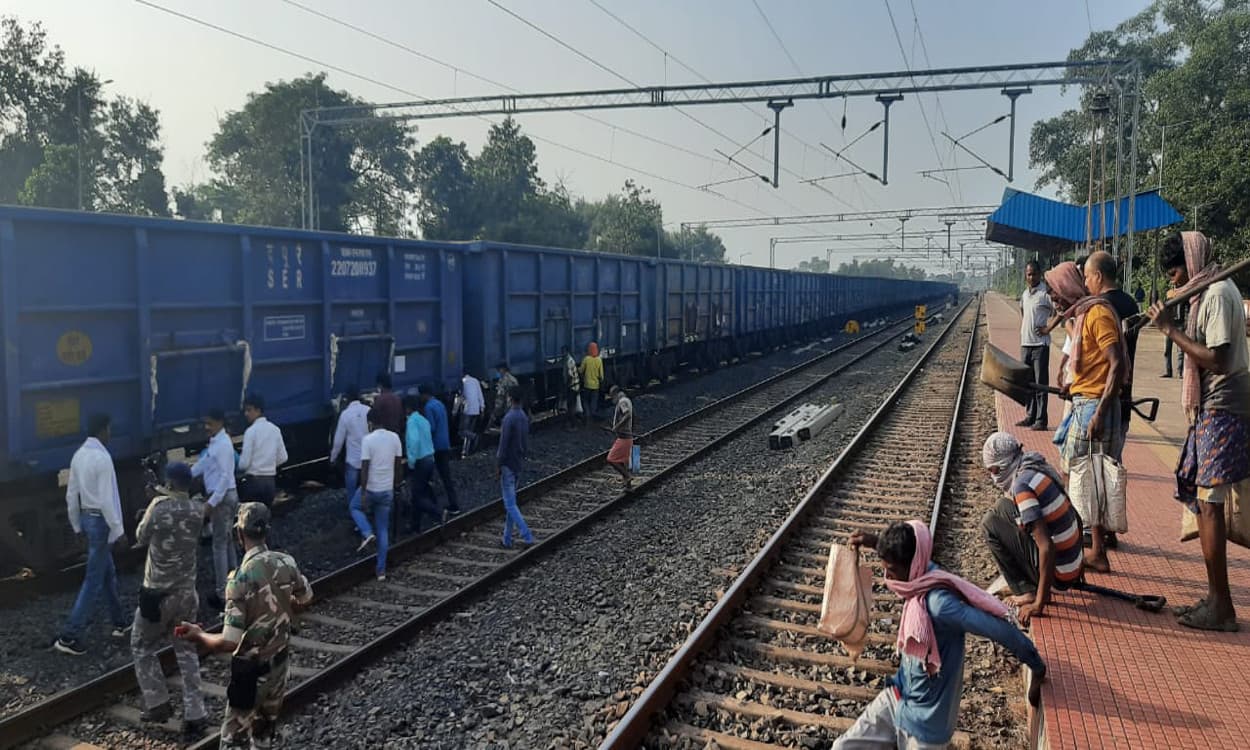 गोला के रेलवे साइडिंग में गोली चलने के तीसरे दिन बड़ा उलटफेर, किस्कू कंस्ट्रक्शन को मिला ट्रांसपोर्टिंग का काम