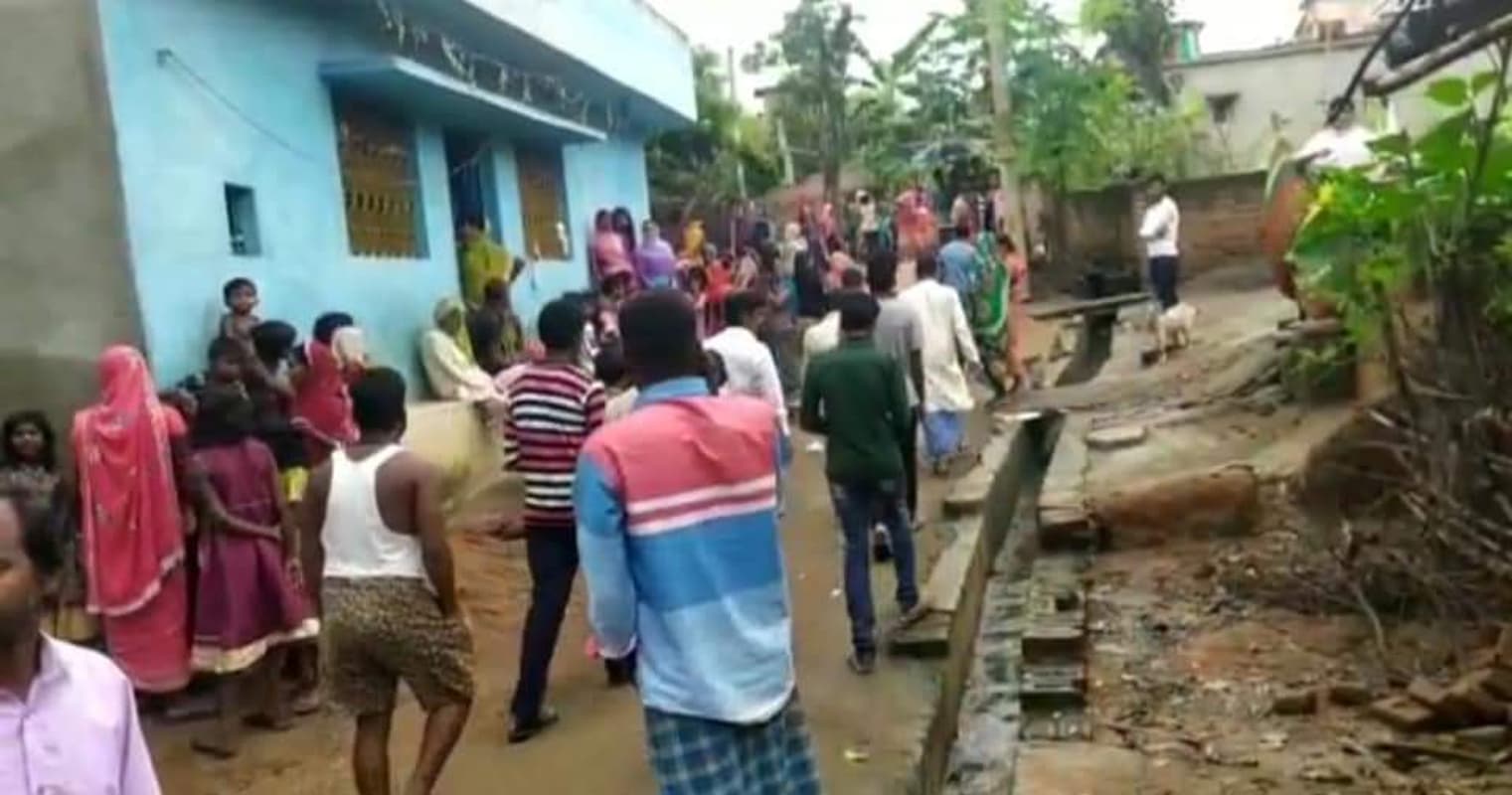 Jharkhand News: पत्नी की गला रेतने के बाद मां को रॉड से पीट-पीटकर मार डाला