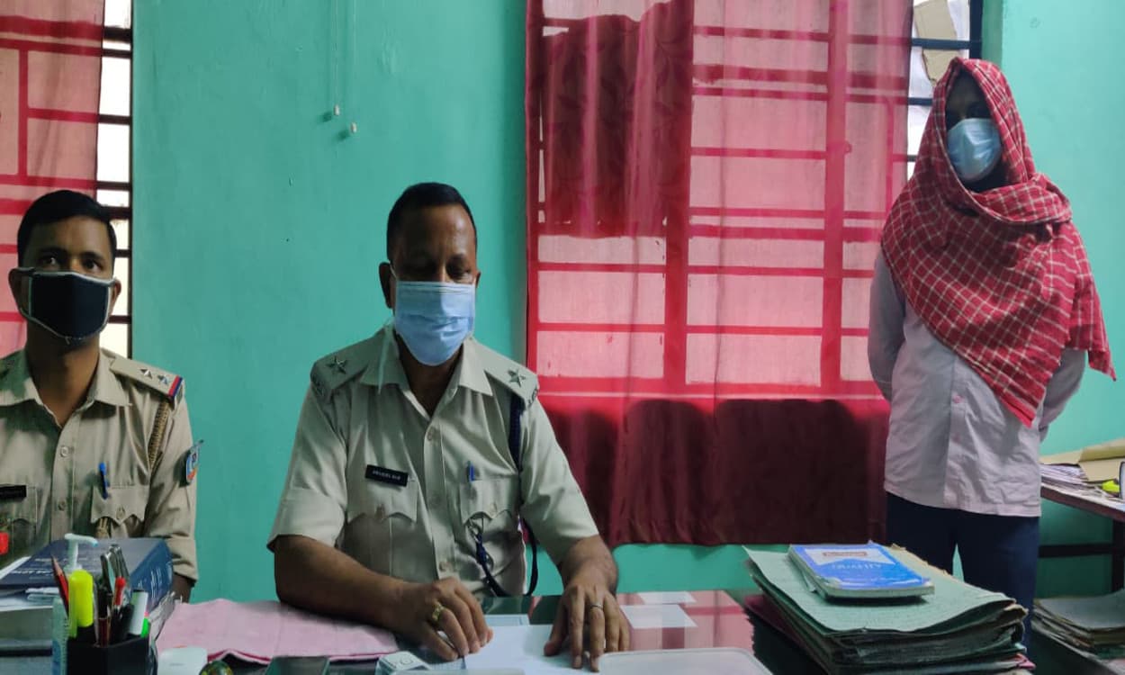 फोन करके बैंक खाते से करीब 2 लाख रुपये उड़ाने वाला नवादा का साइबर क्रिमिनल कोडरमा में गिरफ्तार