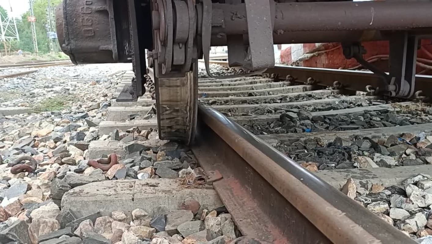 झारखंड में रेल हादसा, कोडरमा स्टेशन पर मालगाड़ी पटरी से उतरी