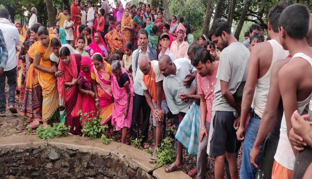 लापता मां- बेटी का शव कुएं से बरामद, मायकेवालों ने दहेज हत्या का लगाया आरोप