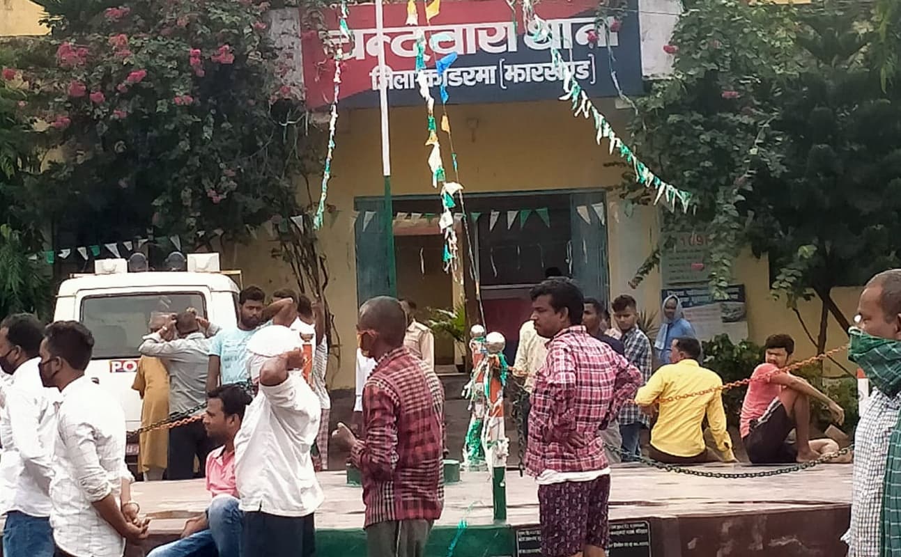 चंदवारा में युवक की हत्या कर शव को पुलिया के पास फेंका, पत्नी से पुलिस कर रही पूछताछ