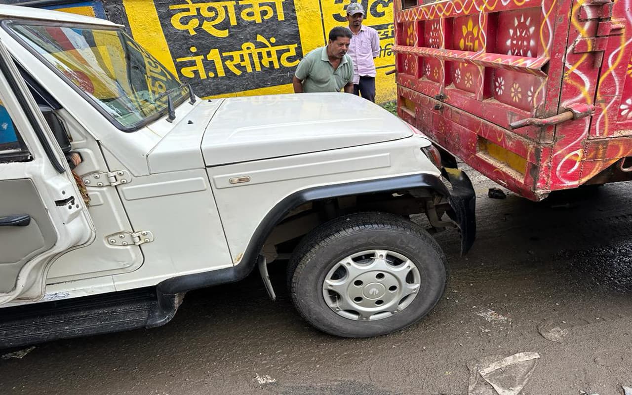 झारखंड : कोडरमा में बालू माफिया का बढ़ा मन, डीएमओ को घेर कर जबरन छुड़ा ले गए ट्रैक्टर