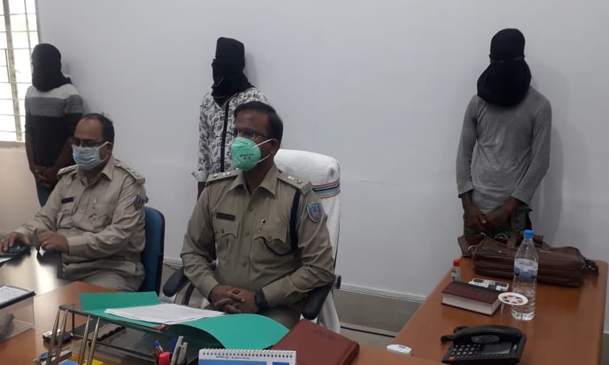 निजी स्कूल संचालक के साथ लूटपाट मामले का हुआ खुलासा, तीन गिरफ्तार, दो अब भी फरार