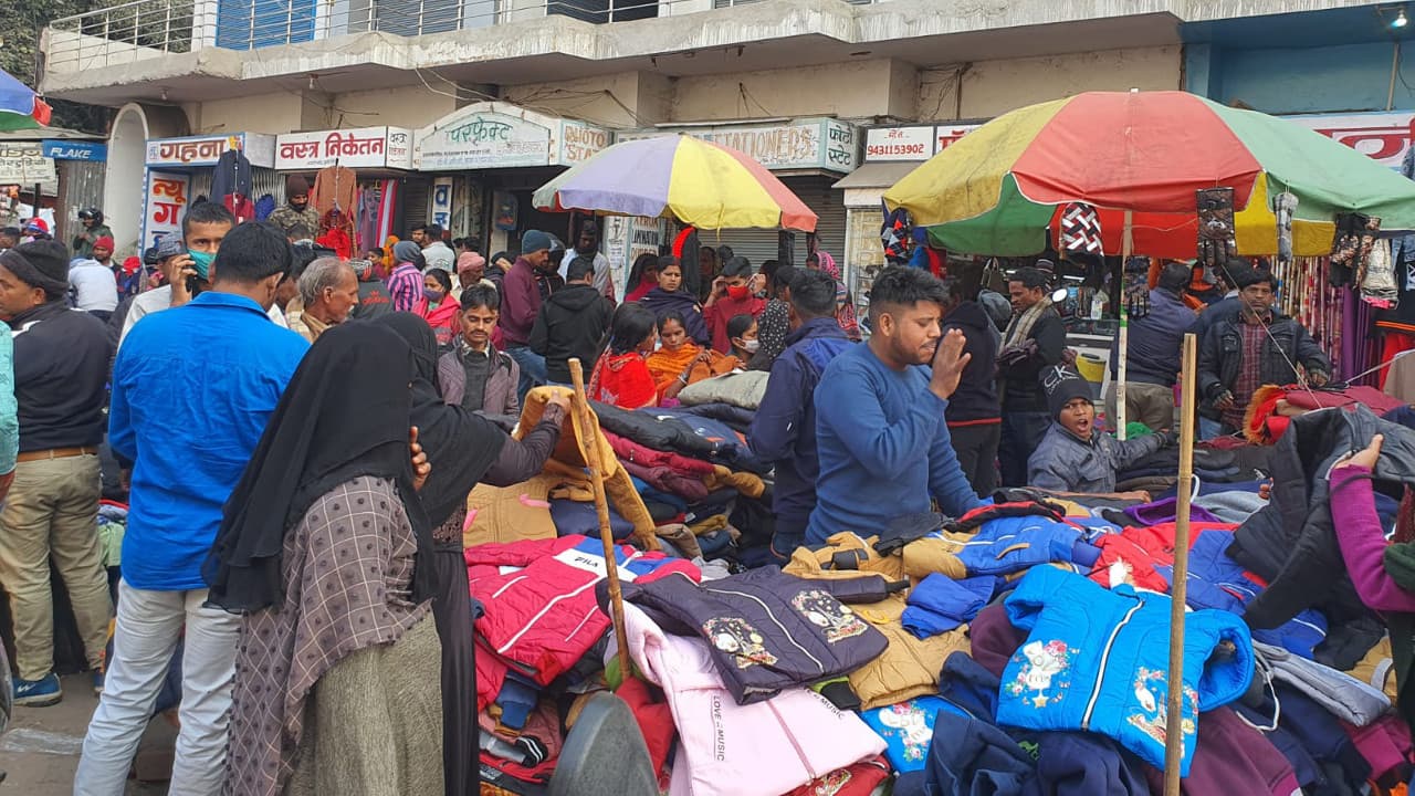 Coronavirus Update News: कोडरमा में एक बार फिर 12 कोरोना संक्रमित मिले, मास्क और सोशल डिस्टैंसिंग को भूले लोग