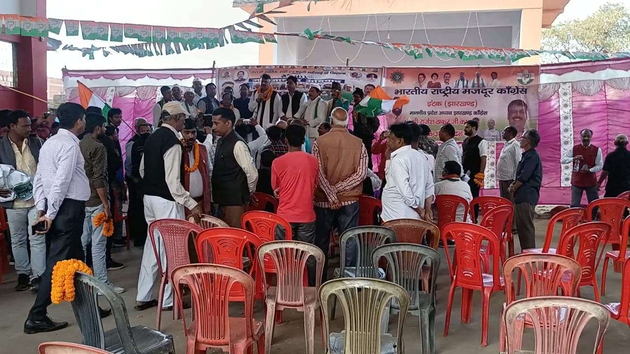 जन-जागरण अभियान में खाली कुर्सी देख प्रदेश अध्यक्ष बोले- फूल- माला की संस्कृति से बाहर निकलें कांग्रेसी