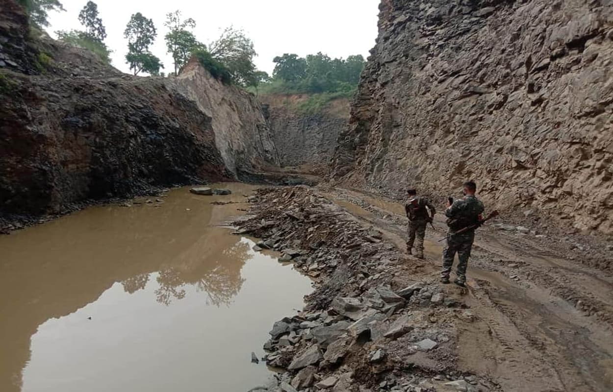 कोडरमा के सिरसिरवा में अवैध खनन के मामले में पूर्व जिप अध्यक्ष महेश राय सहित 22 लोगों के खिलाफ मामला दर्ज