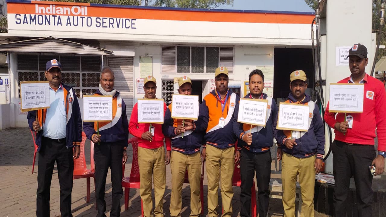 Jharkhand news: कोडरमा के 67 पेट्रोल पंप रहे बंद, करीब 3 करोड़ की बिक्री प्रभावित