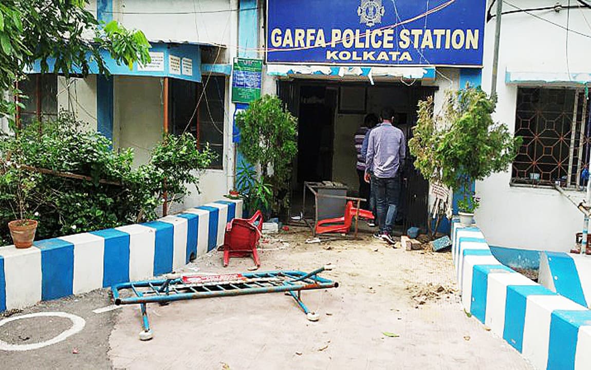 कोलकाता पुलिस कांस्टेबल की मौत पर सहकर्मियों का फूटा गुस्सा, थाना में की तोड़फोड़, लापरवाही का लगाया आरोप