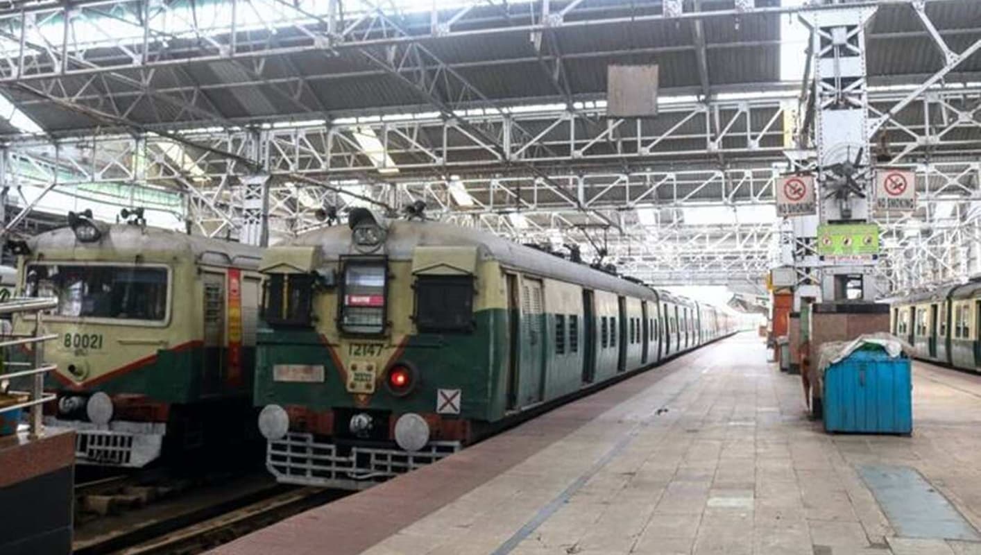 Kolkata Local Train Start Date: बंगाल में 11 नवंबर से चलेंगी 362 लोकल ट्रेनें, रेल मंत्री ने किया एलान