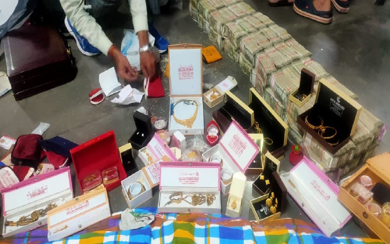 West Bengal : फर्जी दस्तावेज दिखा केनरा बैंक से किया लेनदेन, हेयर स्ट्रीट थाने में मामला दर्ज