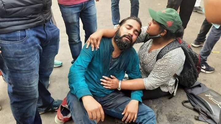 VIDEO: कोलकाता का एसएन बनर्जी रोड रणक्षेत्र बना, लेफ्ट के नबान्न अभियान पर चटकी लाठियां, आंसू गैस के गोले, विधायक समेत 10 हिरासत में