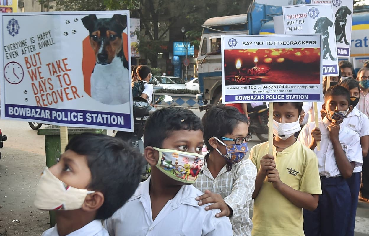 WBPCB की अपील के साथ जनता को चेतावनी, कालीपूजा से छठ तक पटाखों से दूर रहें