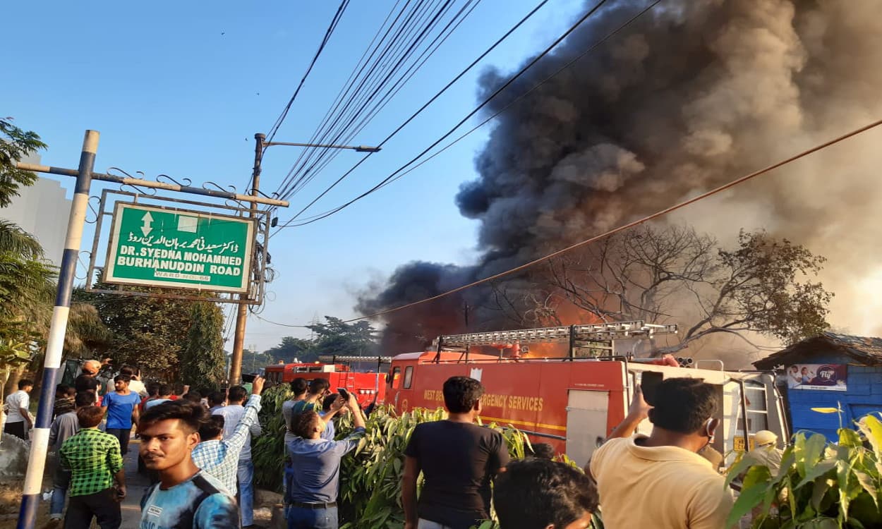 तपसिया बस्ती में लगी भीषण आग, 70 से ज्यादा झोपड़ियां जली, सीएम ममता सहित दमकल मंत्री ने लिया जायजा