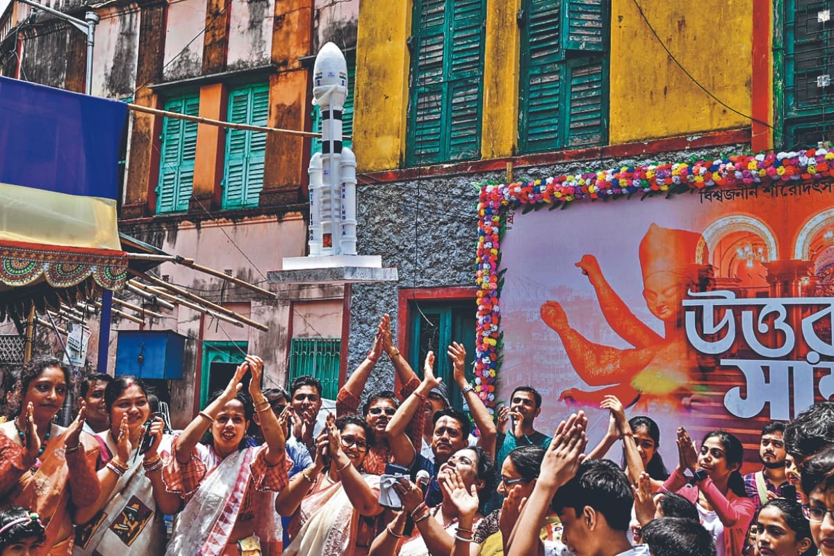 दुर्गापूजा 2023: कोलकाता के पूजा पंडाल में दिखेगा चंद्रयान-3, लैंडर विक्रम मॉडल पर विराजमान होंगी मां दुर्गा