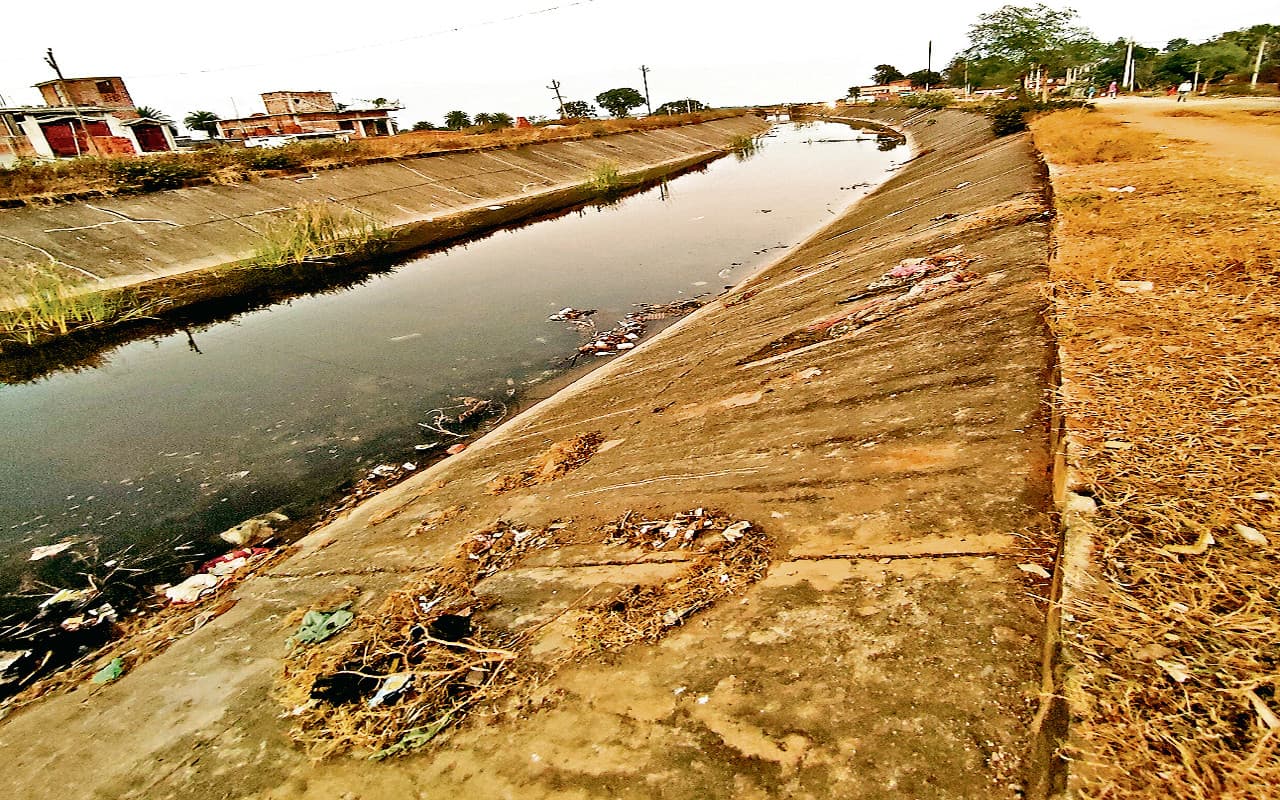 Prabhat Khabar Impact: कोनार नहर में पानी आते ही किसानों में दिखी खुशी, अब खेतों में होगी सिंचाई