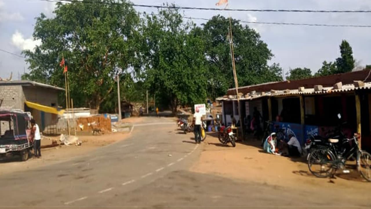 छत्तीसगढ़ से सटे गुमला के कोंडरा पंचायत में सैंकड़ों लोग बीमार, दिखे कोरोना के लक्षण, फिर भी नहीं लग रहा स्वास्थ्य कैंप