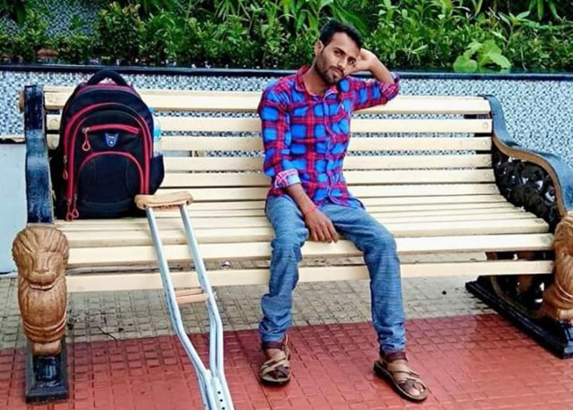 फेसबुक पर टिप्पणी ने दिव्यांग कुरील कुमार को पहुंचाया जेल, बैसाखी छीनने पर गढ़वा जेल अधीक्षक को नोटिस