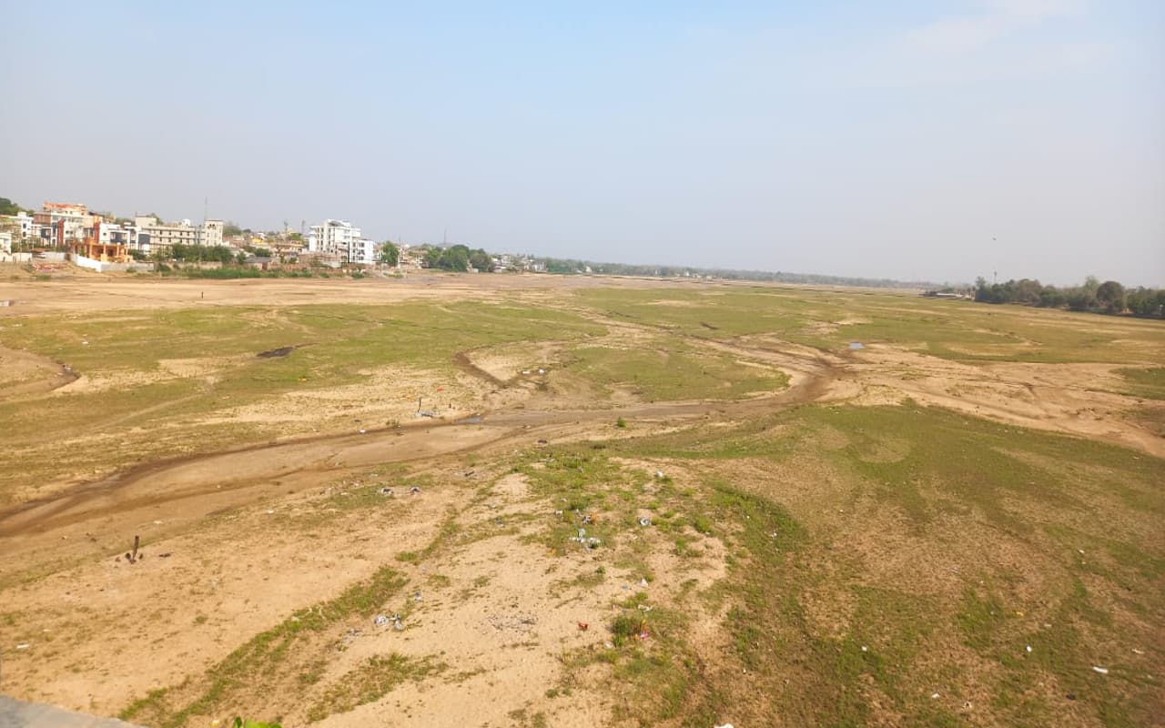 झारखंड : पलामू में कई नदियों के सूखने से जलसंकट गहराया, करोड़ों की ग्रामीण जलापूर्ति योजना बेकार