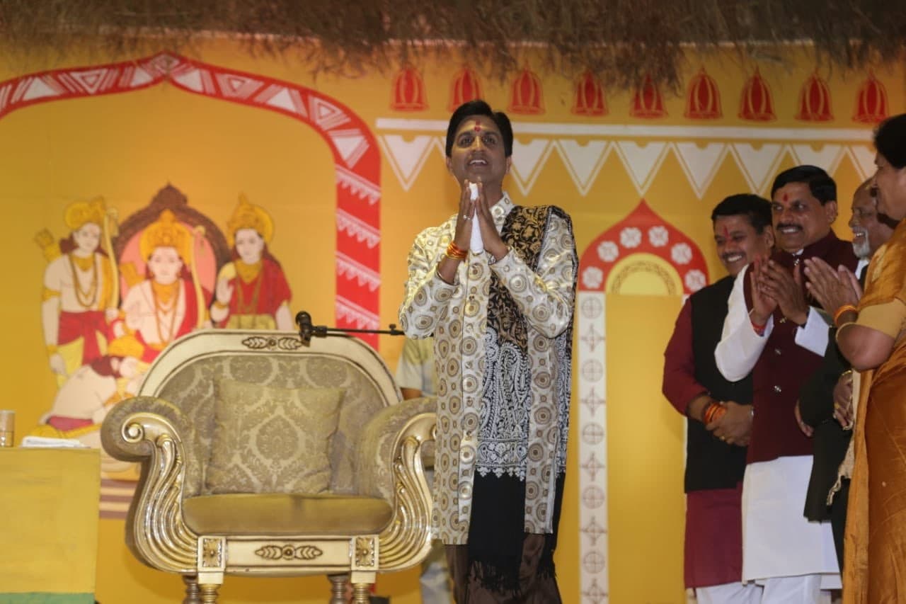 Kumar Vishwas vs RSS:  कुमार विश्वास ने RSS को बताया अनपढ़, वामपंथी को कुपढ़, BJP के विरोध के बाद माफी मांगी
