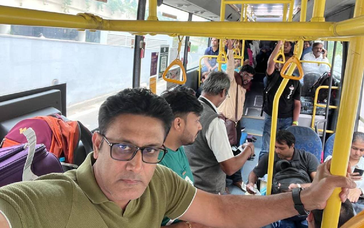 बेंगलुरु बंद का असर: अनिल कुंबले को हवाईअड्डे से घर वापस जाने के लिए करनी पड़ी बस में यात्रा