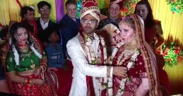 Kushinagar News: कुशीनगर में युवक ने घर की छत पर फहराया पाकिस्तानी झंडा, अलीगढ़ में करता है काम, FIR दर्ज Kushinagar News: कुशीनगर में युवक ने घर की छत पर फहराया पाकिस्तानी झंडा, अलीगढ़ में करता है काम, FIR दर्ज