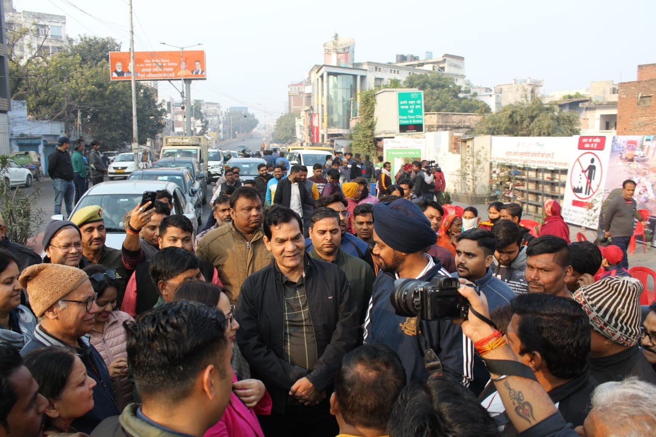 UP में 75 घंटे के स्वच्छता अभियान का आगाज, सेल्फी प्वाइंट में तब्दील होंगे कचरा डंपिंग स्थल