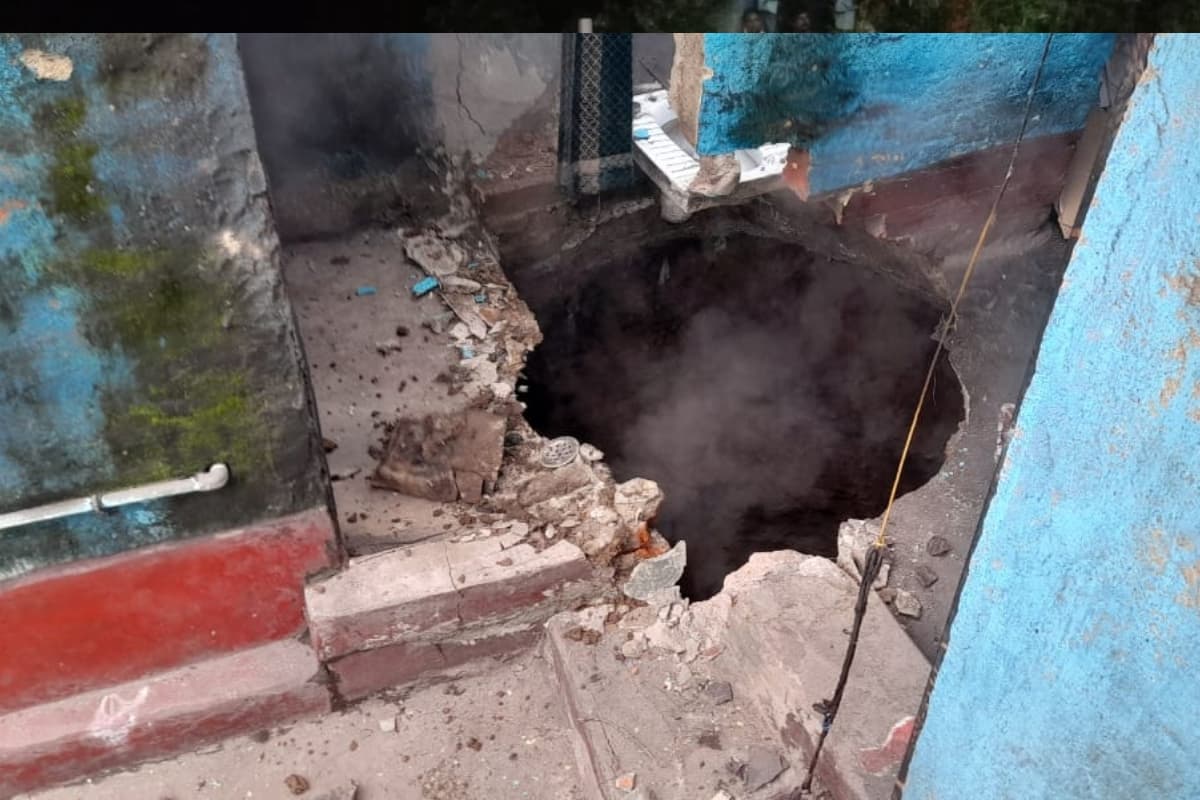 झारखंड: धनबाद में भू-धंसान, बाल-बाल बचा मजदूर का परिवार, पड़ोस की महिला जहरीली गैस से बेहोश, अस्पताल में भर्ती