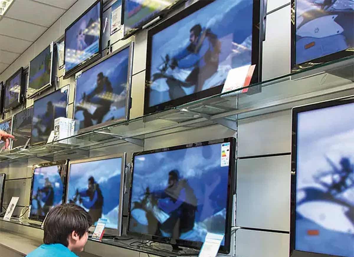 LED TV Price Hike: 1 अप्रैल से महंगी हो जायेगी एलईडी स्मार्ट टीवी, जानें कीमतों में कितना होगा इजाफा