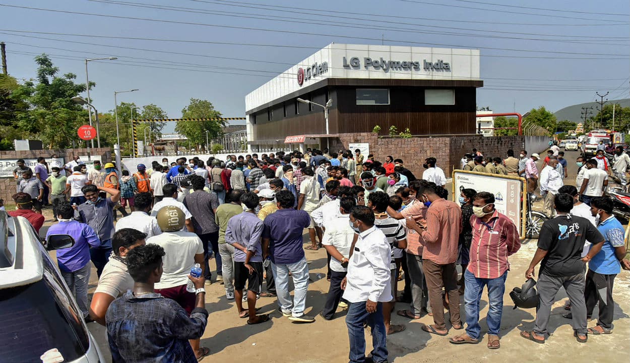 विशाखापत्तनम के गैस रिसाव वाले एलजी पॉलिमर के कारखाने में बनते हैं प्लास्टिक के यूज थ्रो पॉट्स